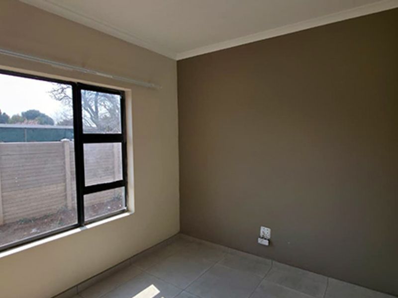 2 Bedroom 2 Bathroom Townhouse for Sale in Riversdale - Photo 8
