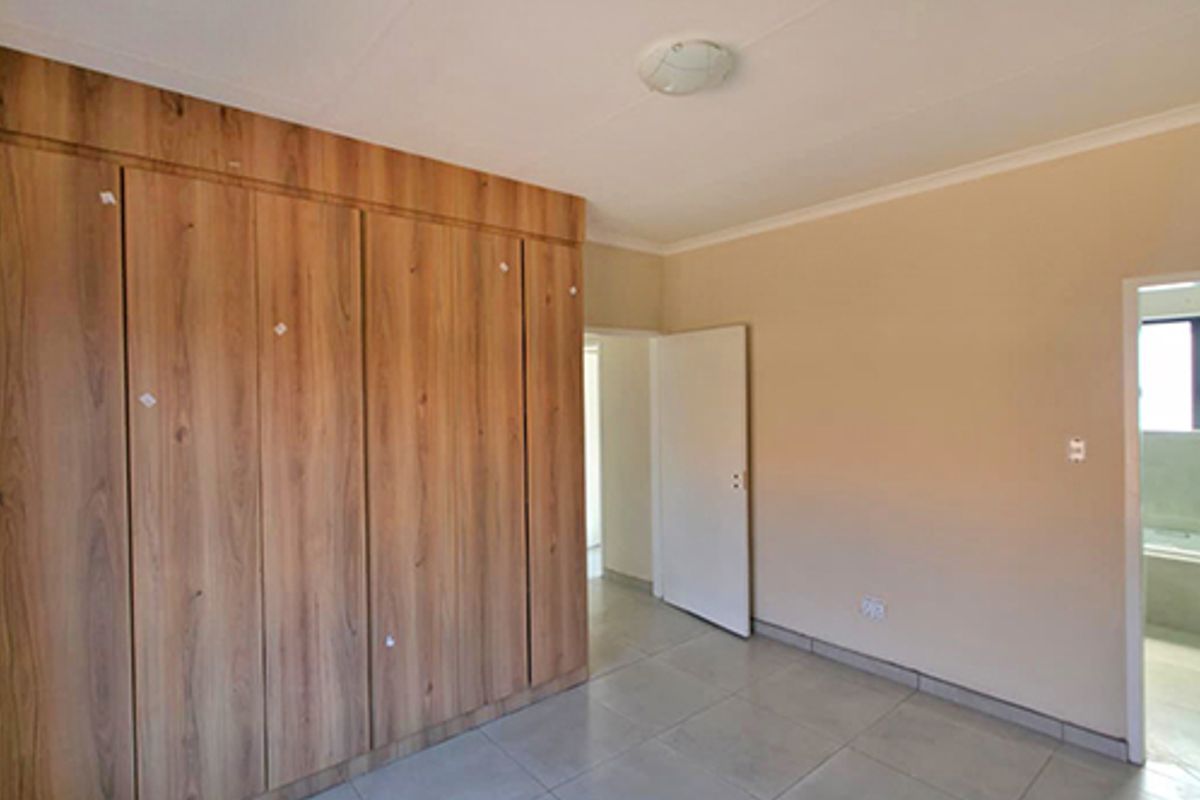 2 Bedroom 2 Bathroom Townhouse for Sale in Riversdale - Photo 5