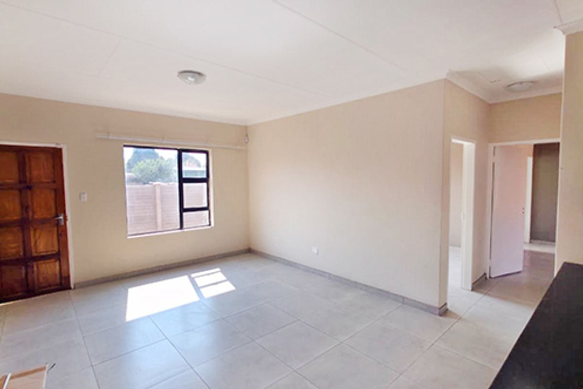 2 Bedroom 2 Bathroom Townhouse for Sale in Riversdale - Photo 3