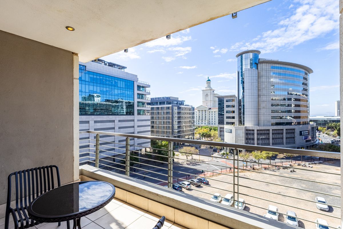 Exceptional Investment Opportunity | 2 Bed, 2 Bath | Fully Furnished - Photo 2