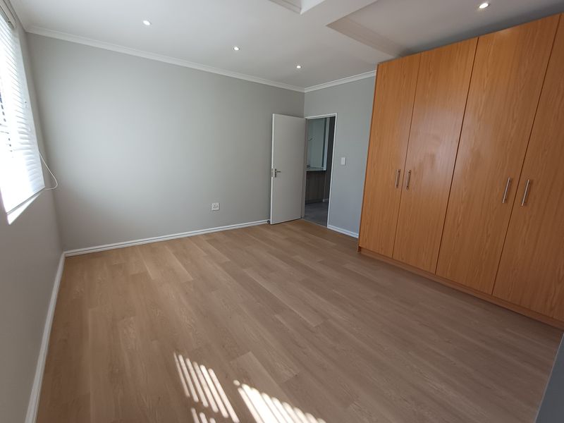 Stylishly Refurbished 2-Bedroom Apartment in Prime Broad Road Medi-Centre - Photo 9