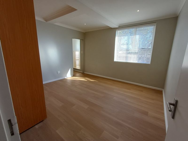 Stylishly Refurbished 2-Bedroom Apartment in Prime Broad Road Medi-Centre - Photo 8