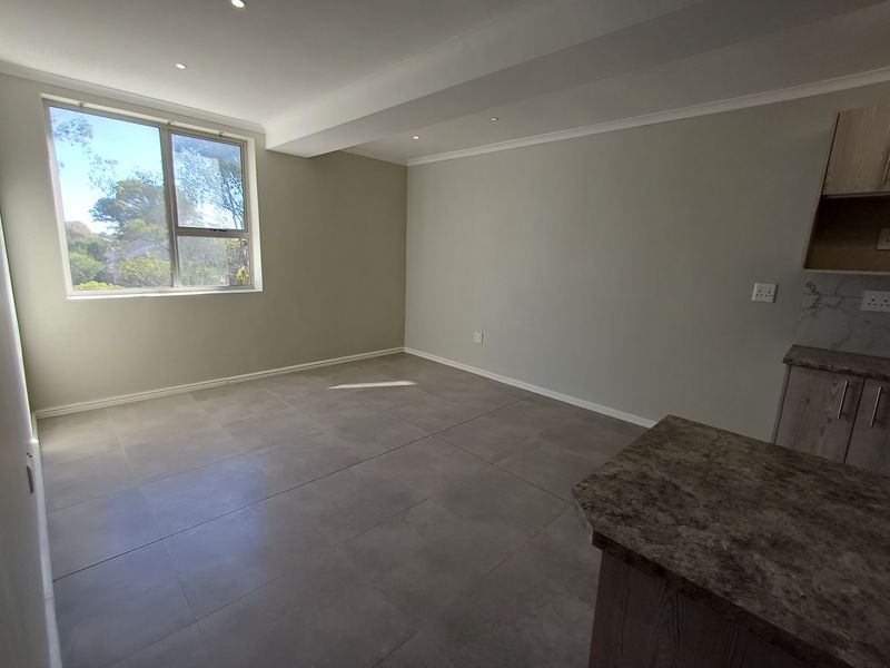 Stylishly Refurbished 2-Bedroom Apartment in Prime Broad Road Medi-Centre - Photo 7