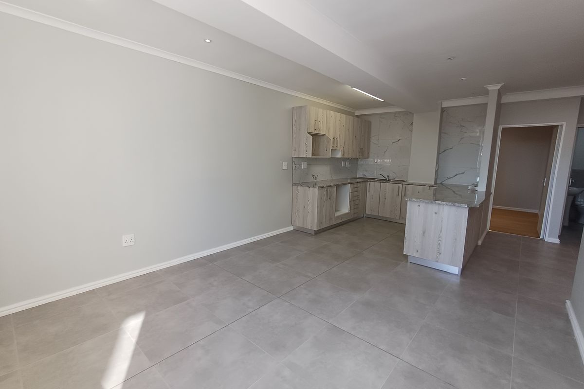 Stylishly Refurbished 2-Bedroom Apartment in Prime Broad Road Medi-Centre - Photo 3