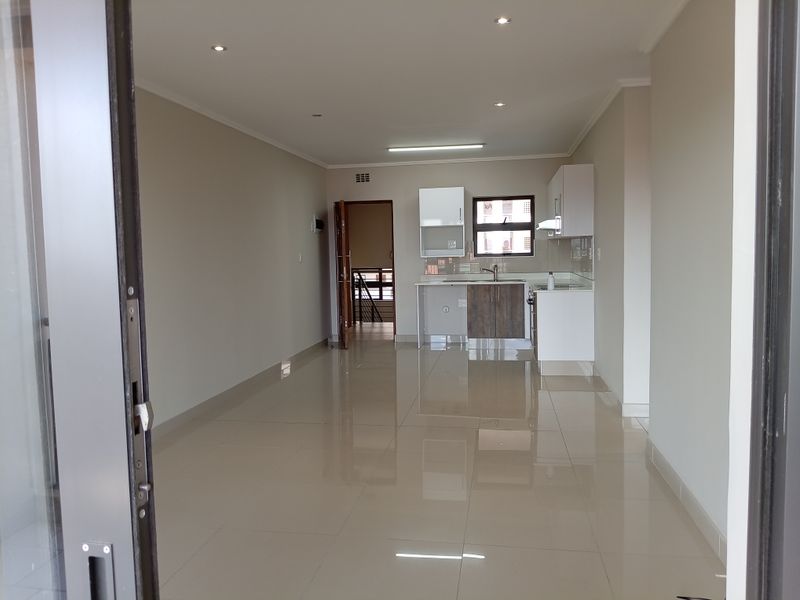 Luxurious 1 Bedroom Apartment in Umhlanga In the famous Ridge Town Central. - Photo 5