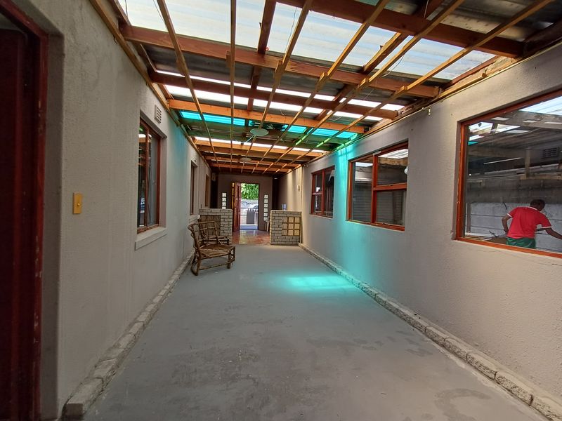 Spacious Family Home with Endless Potential in Kuils River - Photo 5