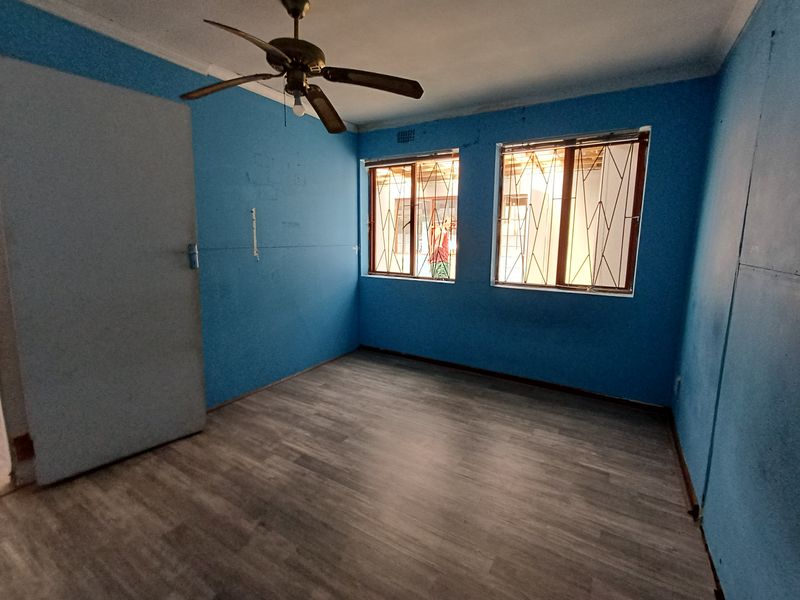 Spacious Family Home with Endless Potential in Kuils River - Photo 7