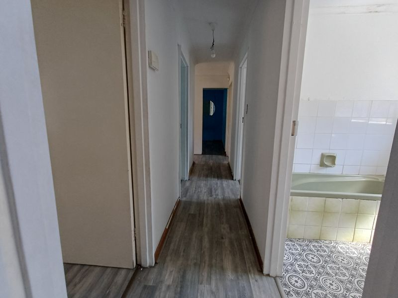 Spacious Family Home with Endless Potential in Kuils River - Photo 6