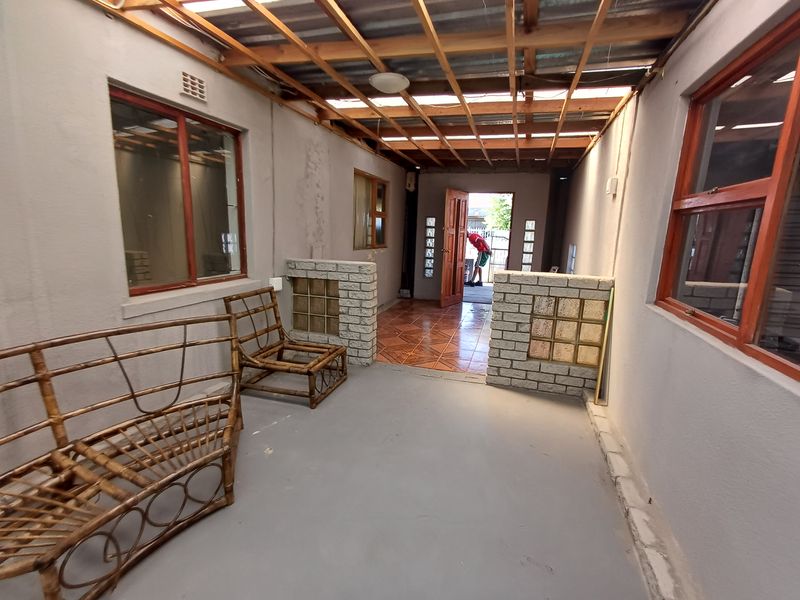 Spacious Family Home with Endless Potential in Kuils River - Photo 4