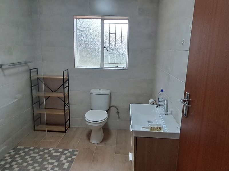 Fantastic Family home in sought after residential area - Photo 8