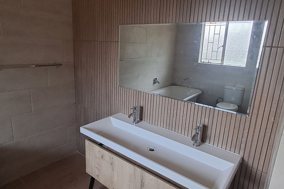 Fantastic Family home in sought after residential area - Photo 3