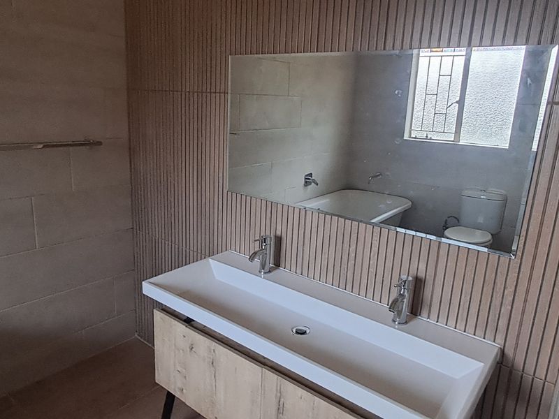 Fantastic Family home in sought after residential area - Photo 3