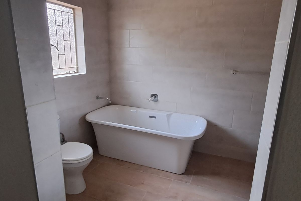 Fantastic Family home in sought after residential area - Photo 4