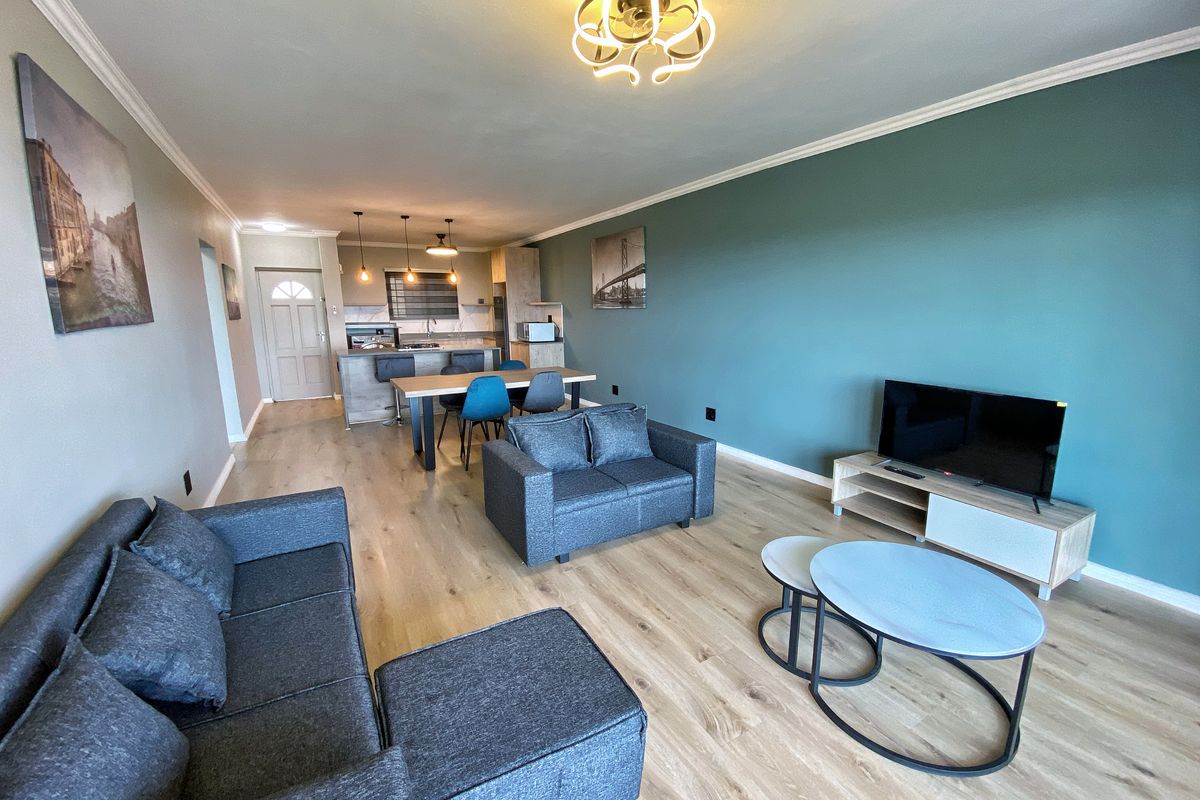 Spacious, Modern Apartment with Sea Views – Appliances Included - Photo 3