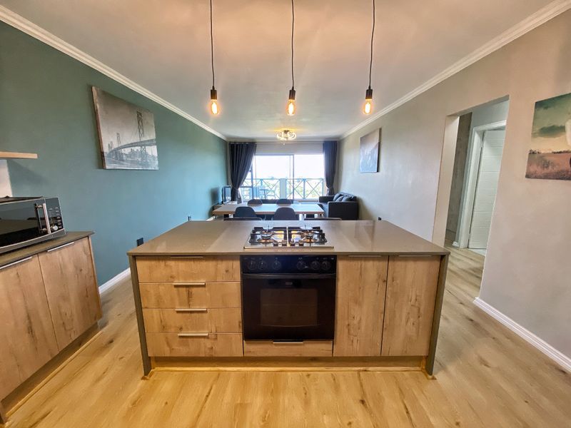 Spacious, Modern Apartment with Sea Views – Appliances Included - Photo 9