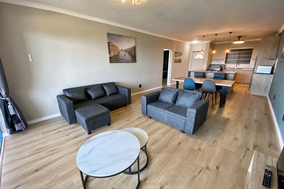 Spacious, Modern Apartment with Sea Views – Appliances Included - Photo 4