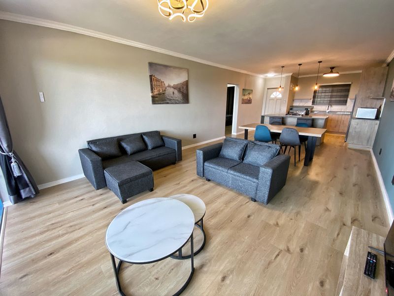 Spacious, Modern Apartment with Sea Views – Appliances Included - Photo 4