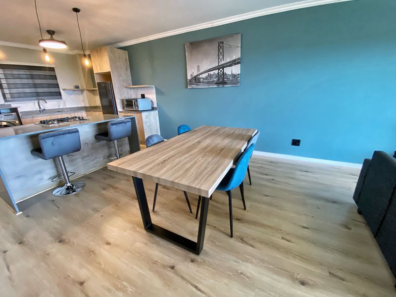 Spacious, Modern Apartment with Sea Views – Appliances Included - Photo 5