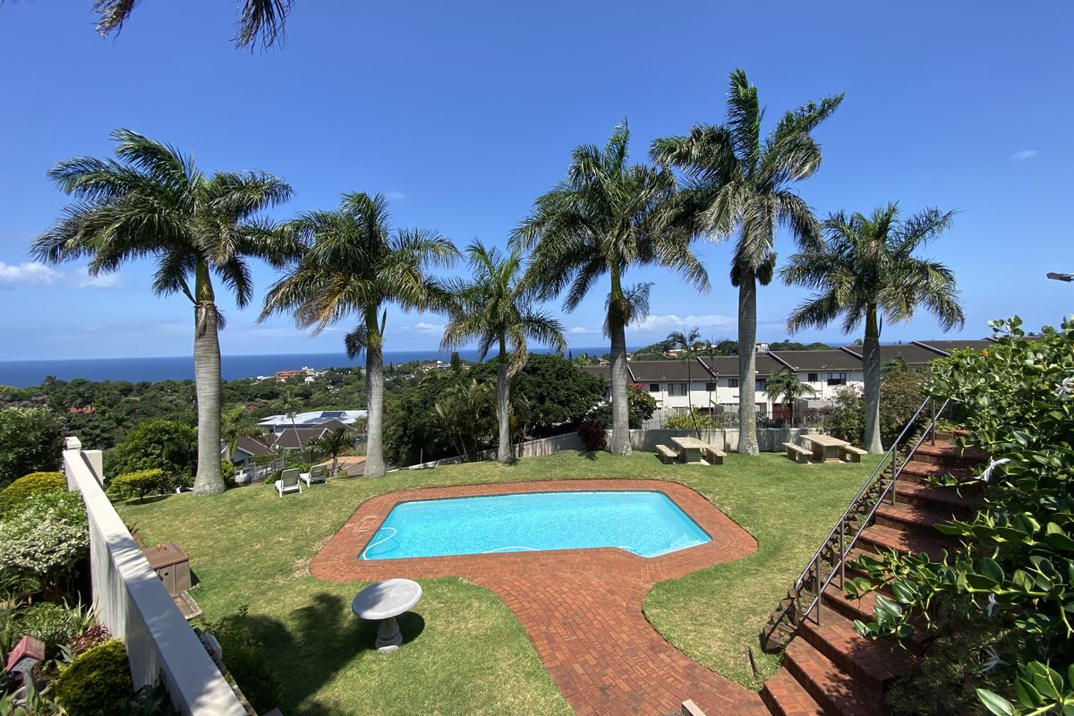 Spacious, Modern Apartment with Sea Views – Appliances Included - Photo 2