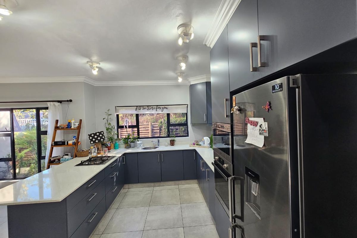 Stunning House for Sale in Salt Rock - Photo 4