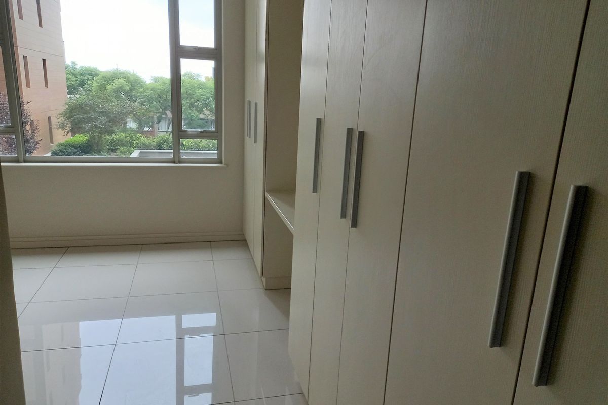 Unfurnished 2 Bed 2 Bath Apartment in Rosebank for RENT - Photo 5