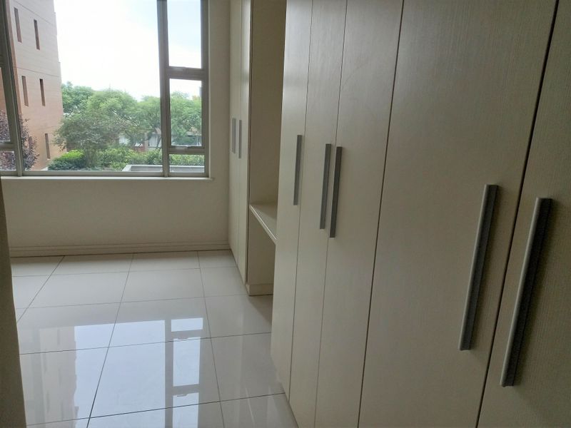 Unfurnished 2 Bed 2 Bath Apartment in Rosebank for RENT - Photo 5