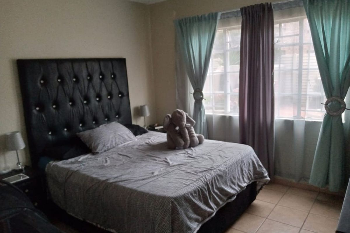 Neat apartment in secure complex in a sought after area - Photo 5