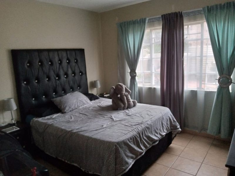 Neat apartment in secure complex in a sought after area - Photo 5