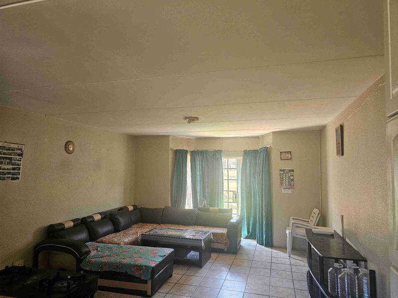 Neat apartment in secure complex in a sought after area - Photo 6