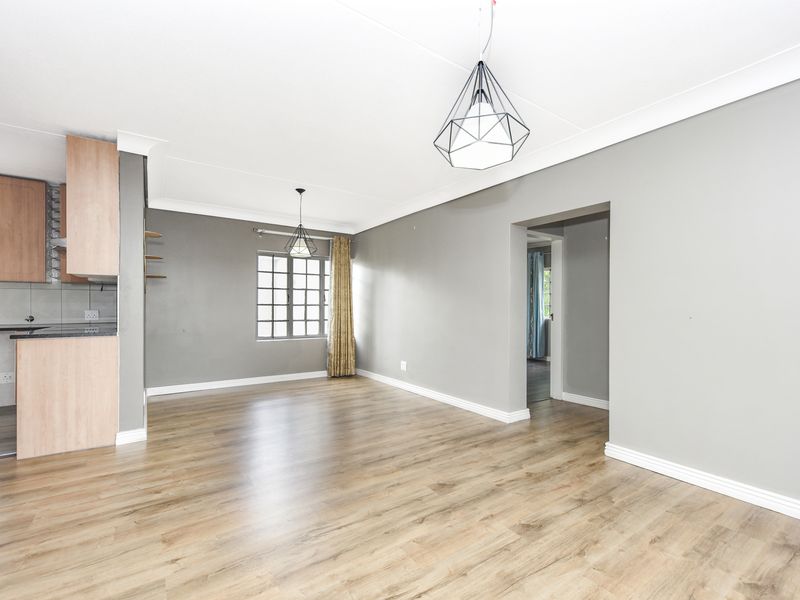 secure, stylish, and superbly located 2 bedroom 1 bathroom apartment in Sandown - Photo 7