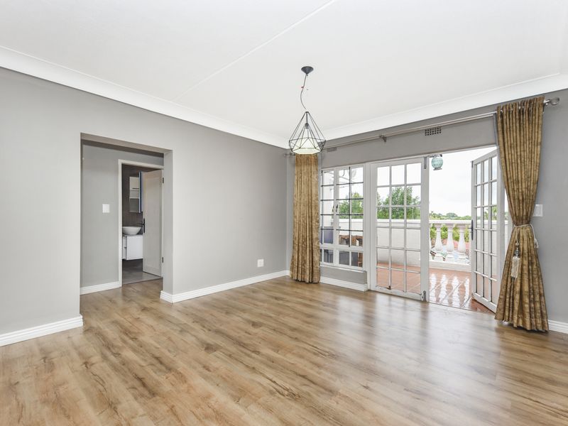 secure, stylish, and superbly located 2 bedroom 1 bathroom apartment in Sandown - Photo 9