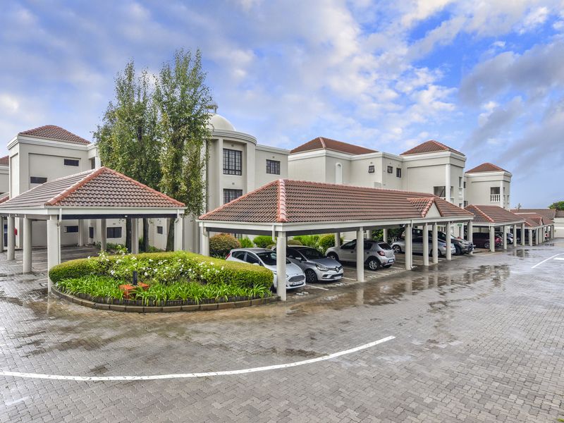 secure, stylish, and superbly located 2 bedroom 1 bathroom apartment in Sandown - Photo 3