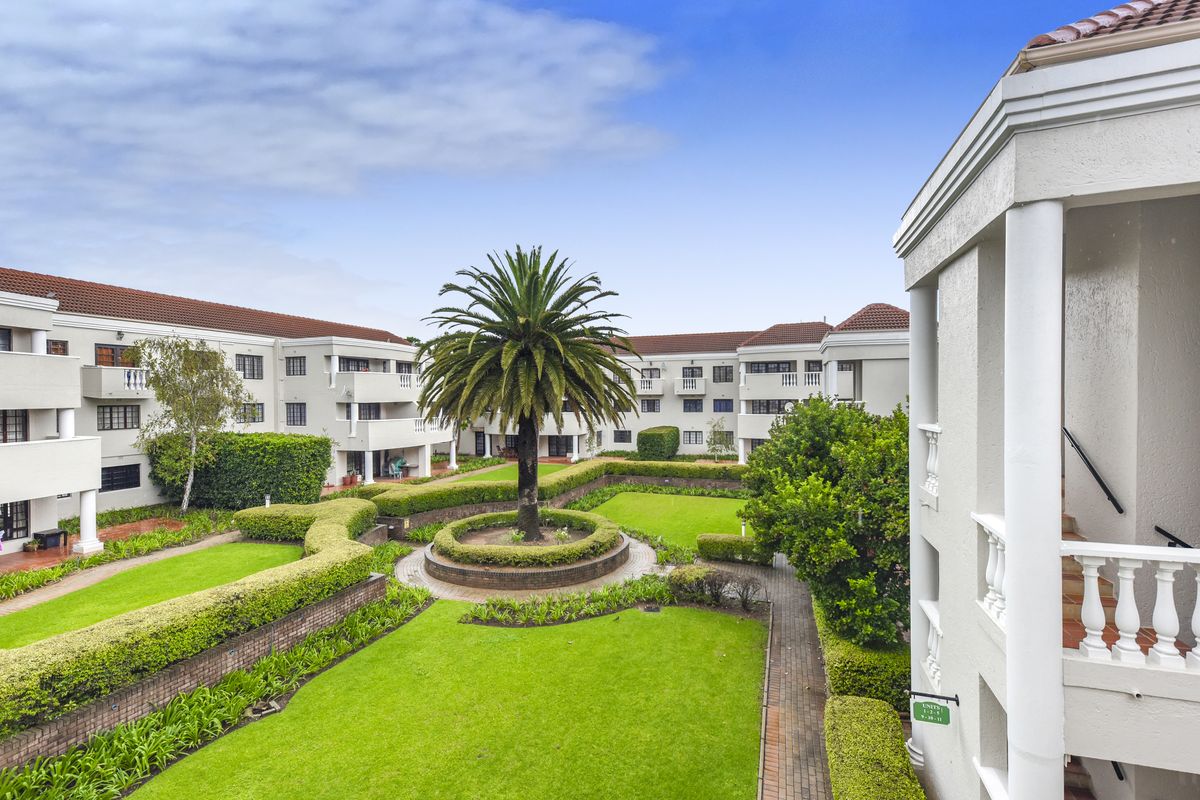 secure, stylish, and superbly located 2 bedroom 1 bathroom apartment in Sandown - Photo 5