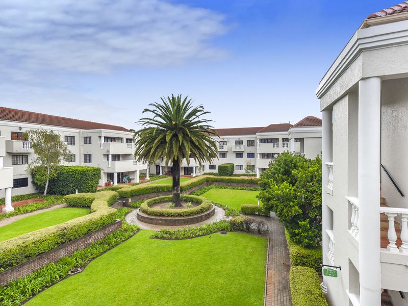secure, stylish, and superbly located 2 bedroom 1 bathroom apartment in Sandown - Photo 5