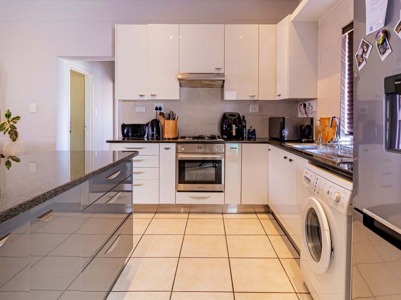 Stylish Coastal Living in Big Bay – Fully Furnished 2-Bedroom Apartment - Photo 10