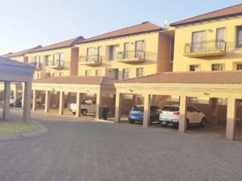 Sectional Title For Sale In Kempton Park - Photo 10