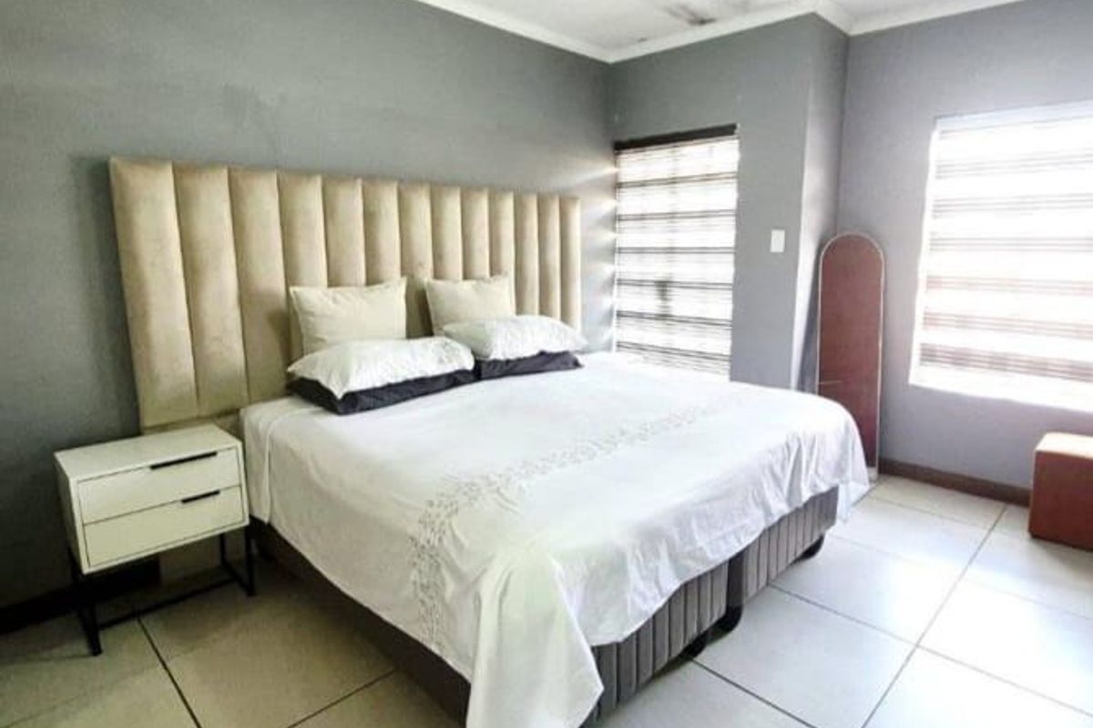 Sectional Title For Sale In Kempton Park - Photo 4