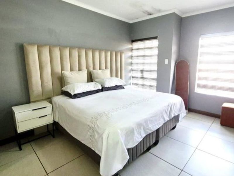 Sectional Title For Sale In Kempton Park - Photo 4