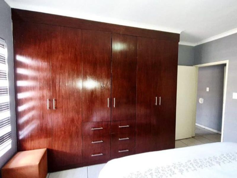 Sectional Title For Sale In Kempton Park - Photo 5