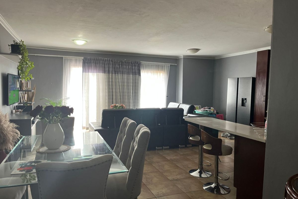 Sectional Title For Sale In Kempton Park - Photo 3