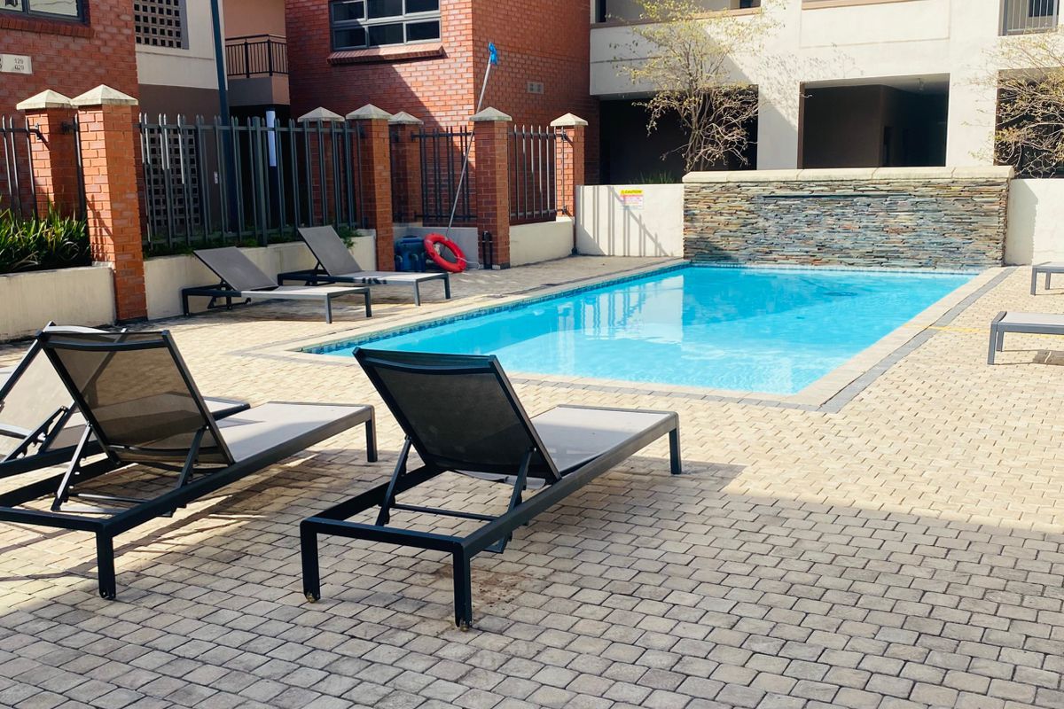 1 Bedroom Apartment To Let - Photo 2