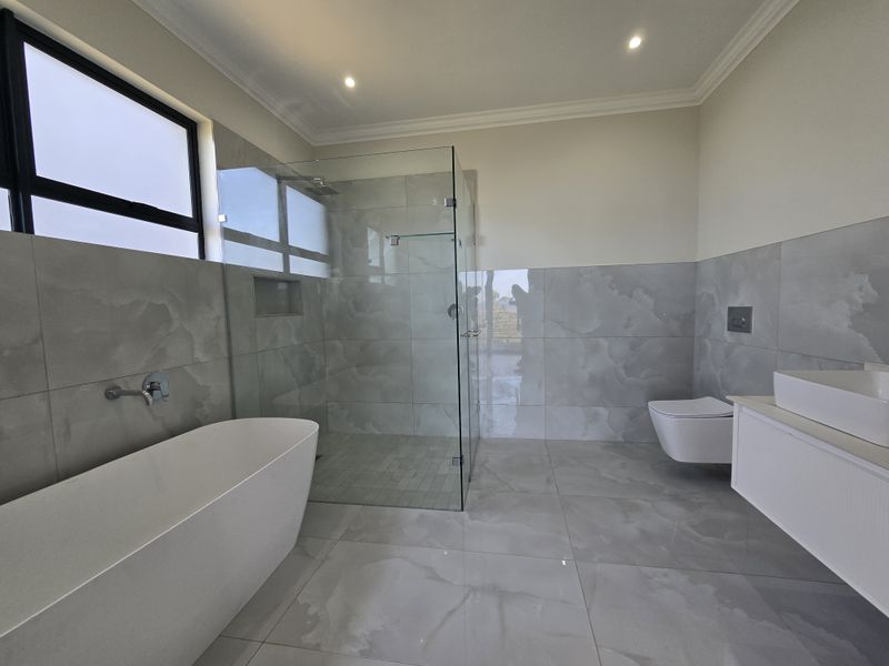 Contemporary double storey home for SALE! - Photo 10