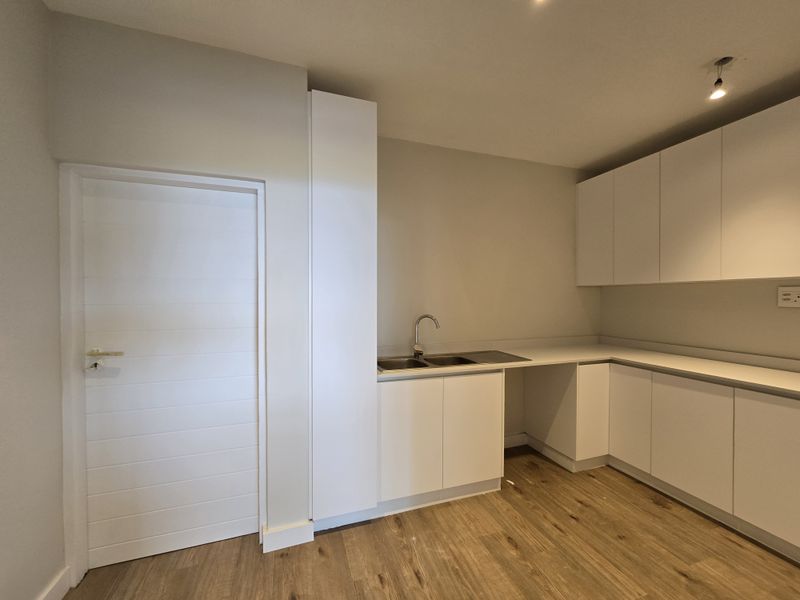 Contemporary double storey home for SALE! - Photo 6