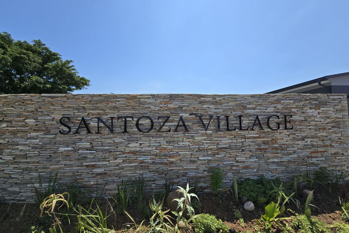 Contemporary double storey home for SALE! - Photo 2