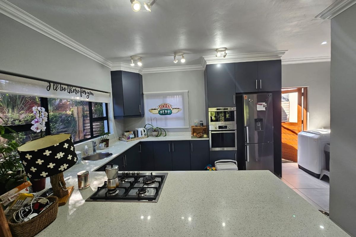 Stunning House for Sale in Salt Rock - Photo 4