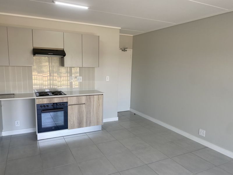 1 Bed Apartment in Greenkloof - Photo 2