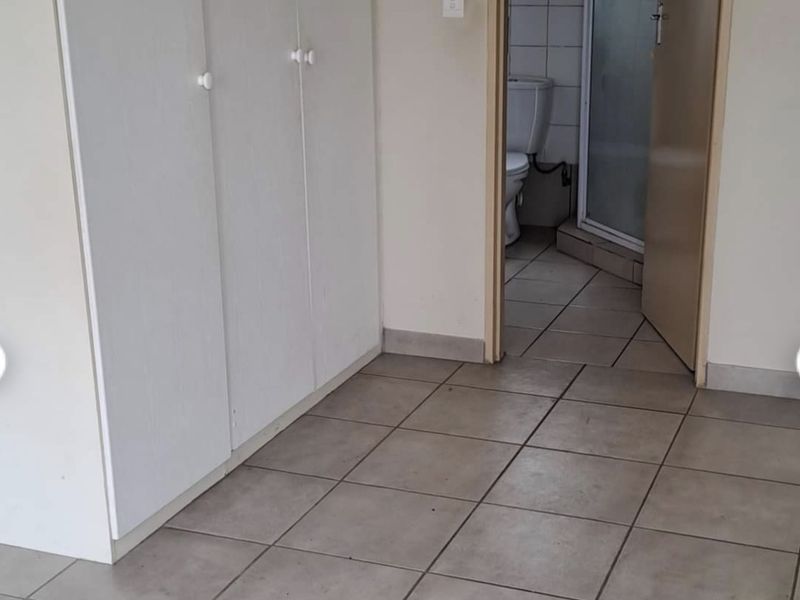 1 bed apartment in Silver Lakes - Photo 8