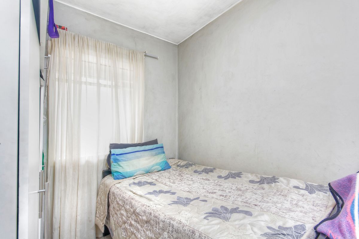 Modern 2 Bedroom Apartment For Sale - Photo 4