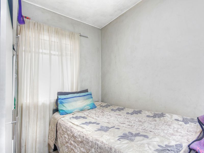 Modern 2 Bedroom Apartment For Sale - Photo 4