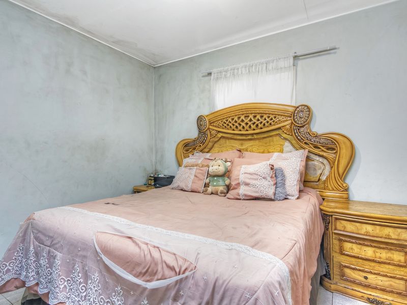 Modern 2 Bedroom Apartment For Sale - Photo 2